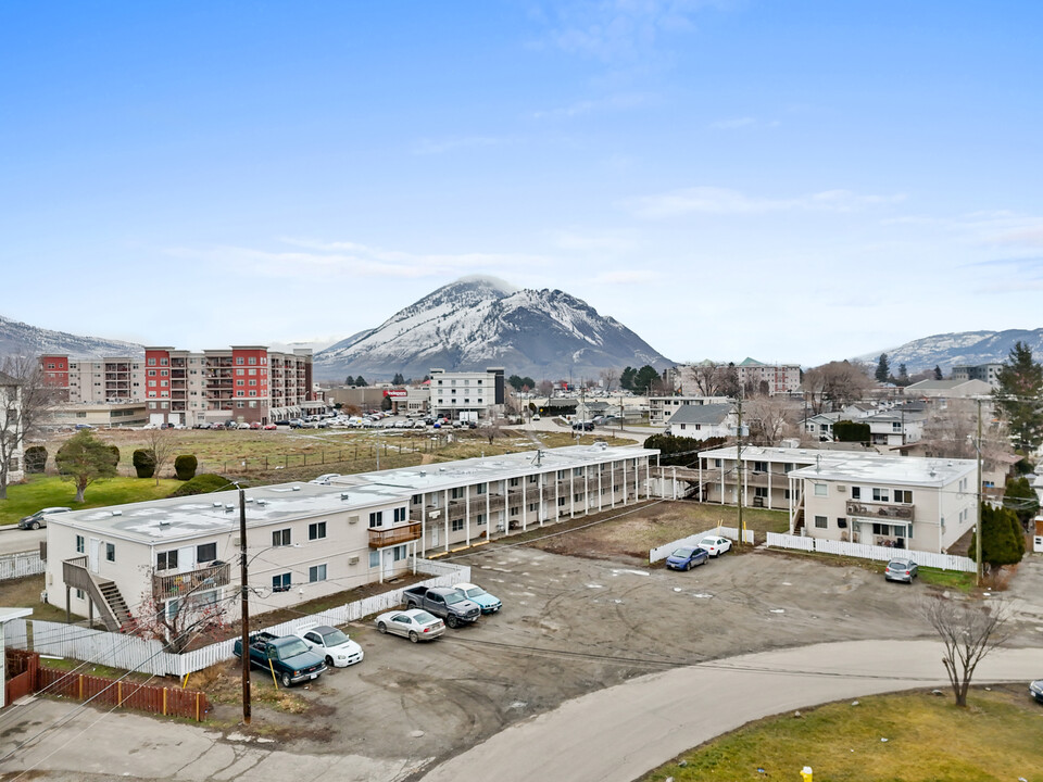 233 Sherwood Drive in Kamloops, BC - Building Photo