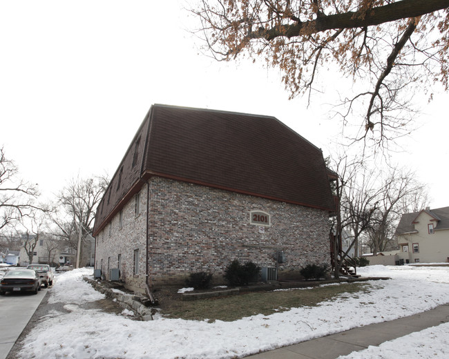 2101 D St in Lincoln, NE - Foto de edificio - Building Photo