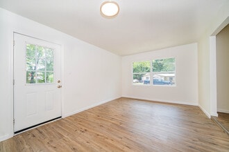 1109 Booker Ave in Mount Pleasant, TX - Building Photo - Building Photo