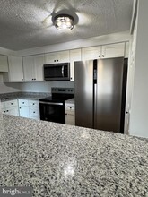 3502 Kingsley Ct-Unit -E in Pasadena, MD - Foto de edificio - Building Photo