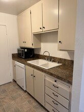 303 Harding Blvd in Roseville, CA - Building Photo - Building Photo