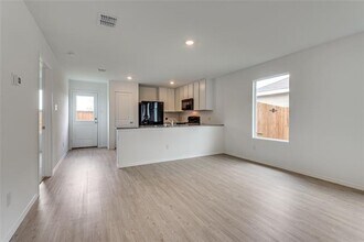 1426 Running Mare Wy in Heartland, TX - Building Photo - Building Photo
