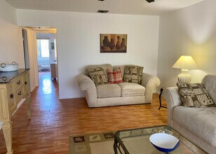 42 Coventry B in West Palm Beach, FL - Building Photo - Building Photo