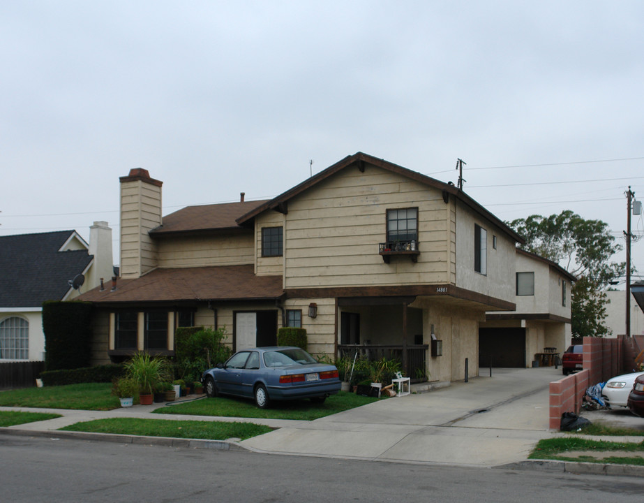 14801 Adams St in Midway City, CA - Foto de edificio