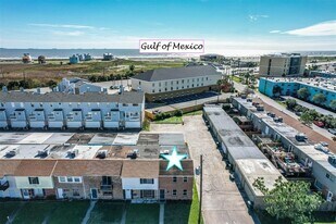 37 San Jacinto Dr in Galveston, TX - Building Photo
