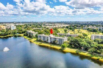 2801 N Palm Aire Dr, Unit 201 in Pompano Beach, FL - Building Photo - Building Photo