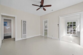 50 Wavecrest Ave, Unit 1 in Venice, CA - Foto de edificio - Building Photo