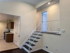 11 Holle Pl in Carle Place, NY - Building Photo - Building Photo