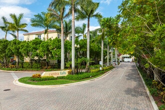 Centra Falls in Pembroke Pines, FL - Foto de edificio - Building Photo