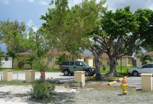 6032 SW 25th St in Miramar, FL - Building Photo