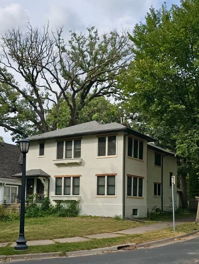 136 Melbourne Ave SE, Unit Second Floor Flat