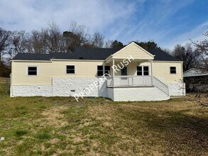 32 Opal Rd in Rossville, GA - Building Photo - Building Photo