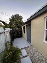 571 SW 71st Pl in Miami, FL - Building Photo - Building Photo