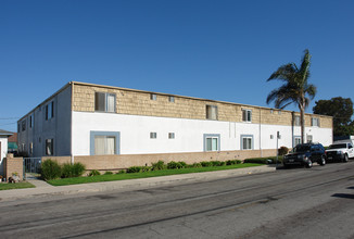 Beachcomber Apartments in Port Hueneme, CA - Building Photo - Building Photo