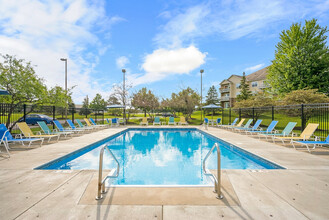 Riverwood Apartments in Kenosha, WI - Foto de edificio - Building Photo