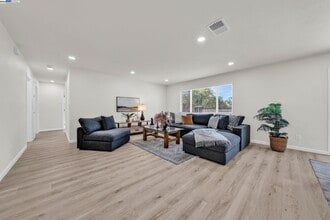 1770 Tulip Ave in Hayward, CA - Building Photo - Building Photo