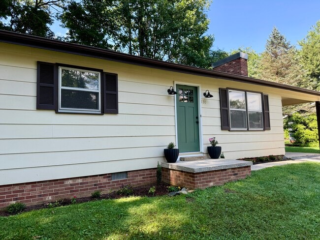 130 Maple Dr in Boone, NC - Foto de edificio - Building Photo