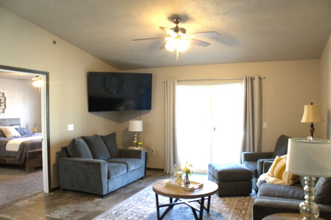 303 Tigerway Pl in Harrisburg, SD - Foto de edificio - Building Photo