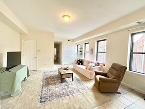 10 S Huntington Ave, Unit 3 in Boston, MA - Building Photo - Building Photo