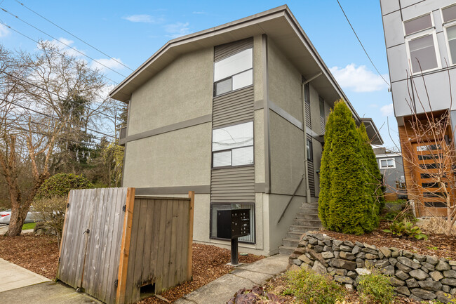 Woodlawn Apartments in Seattle, WA - Building Photo - Building Photo