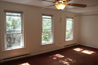 239 Elm St, Unit 239 #2 in Albany, NY - Foto de edificio - Building Photo