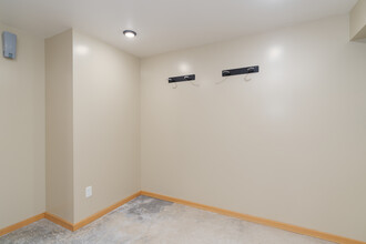 Nob Hill Court Apartments in Portland, OR - Building Photo - Interior Photo