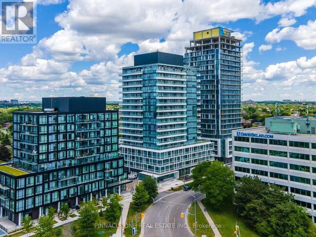 180 Fairview Mall Dr in Toronto, ON - Building Photo - Building Photo