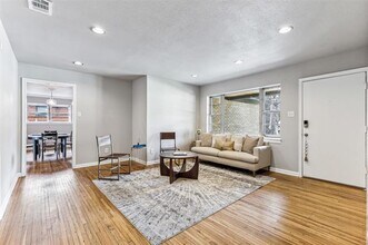 6117 St Johns Ln in Fort Worth, TX - Building Photo - Building Photo