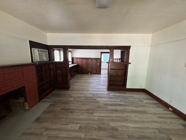 1007 W Center Ave in Visalia, CA - Building Photo - Building Photo