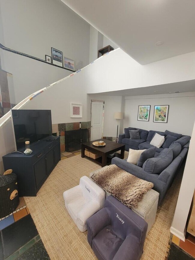 160 W Burton Pl in Chicago, IL - Building Photo - Building Photo