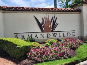 17 Armand Shore Dr in Houston, TX - Building Photo - Building Photo