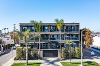 Naples Plaza in Long Beach, CA - Foto de edificio - Building Photo