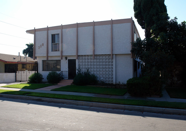 308 W Buckthorn St in Inglewood, CA - Building Photo - Building Photo