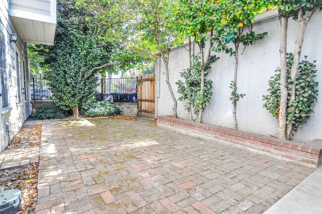 922 27th st in Sacramento, CA - Foto de edificio - Building Photo