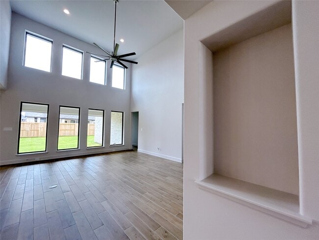 property at 5406 Holly Holw Ln