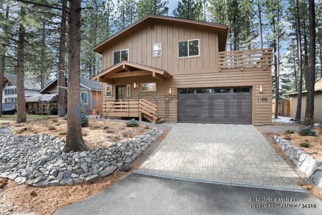 1188 Tokochi St in South Lake Tahoe, CA - Foto de edificio