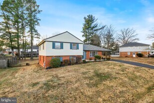 18724 Bloomfield Rd in Olney, MD - Building Photo