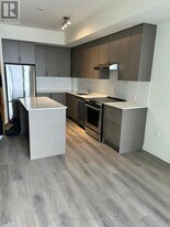 8960 Jane St in Vaughan, ON - Building Photo