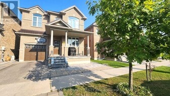 30 Wilf Morden Rd in Whitchurch-Stouffville, ON - Building Photo