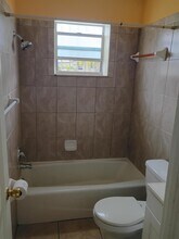 2221 Johnson St in Hollywood, FL - Building Photo - Building Photo