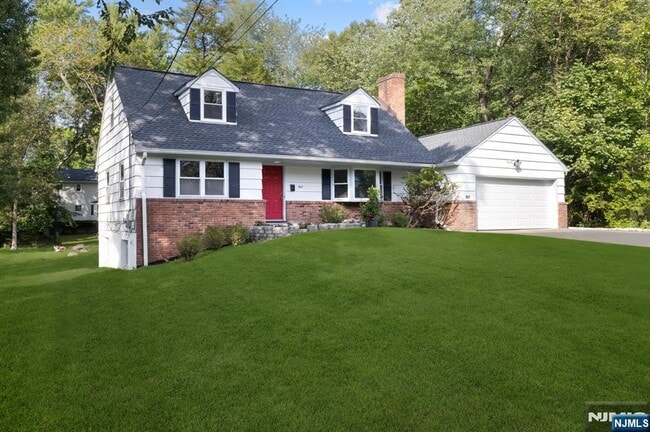 property at 947 E Glen Ave