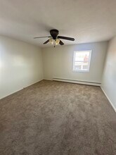 5382 Lee Rd, Unit 204 in Maple Heights, OH - Foto de edificio - Building Photo