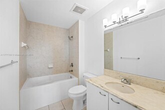 133 NE 2nd Ave, Unit 1112 in Miami, FL - Building Photo - Building Photo