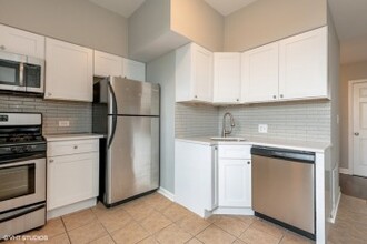 5622 N Clark St in Chicago, IL - Building Photo - Interior Photo