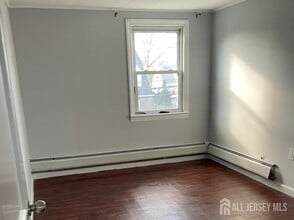 60 Linden St in Carteret, NJ - Building Photo - Building Photo
