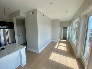 379 Somerville Ave, Unit 9 in Somerville, MA - Building Photo - Building Photo