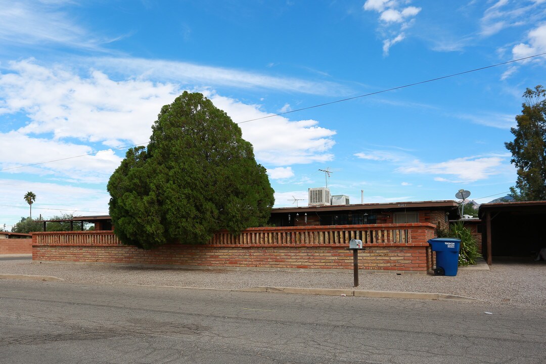 4601 E Lee St in Tucson, AZ - Foto de edificio