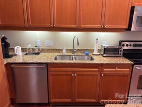 4620 Piedmont Row Dr in Charlotte, NC - Foto de edificio - Building Photo