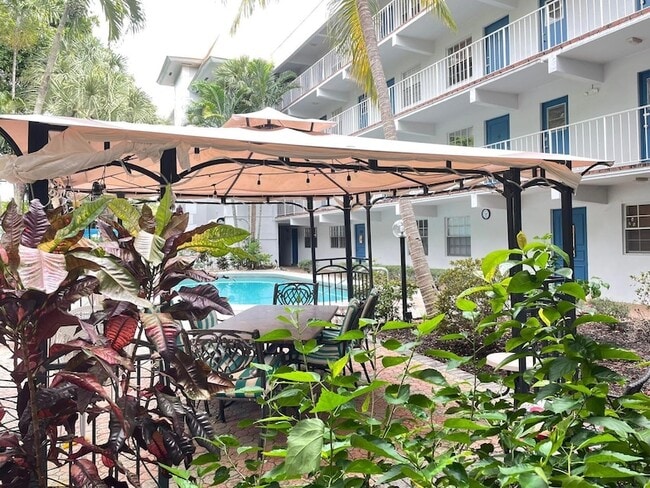 1407 NE 56th St in Fort Lauderdale, FL - Foto de edificio - Building Photo