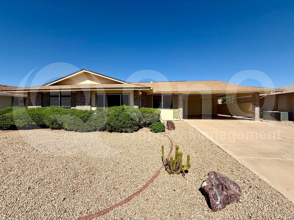 10829 W Sarabande Cir in Sun City, AZ - Foto de edificio
